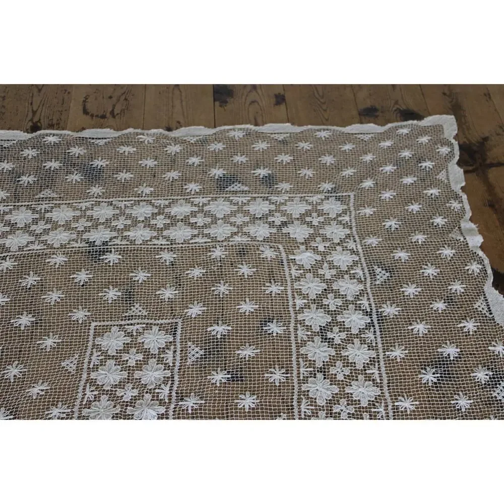 Vintage Handmade Crochet Lace White Tablecloth Shabby Chic Scallop 64